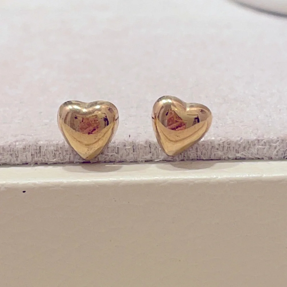 Heart shaped gold studs